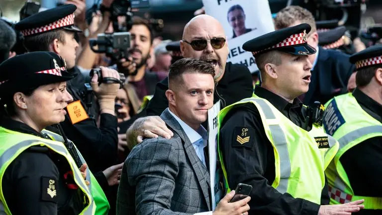 UK Government Afraid of Tommy Robinson vs police